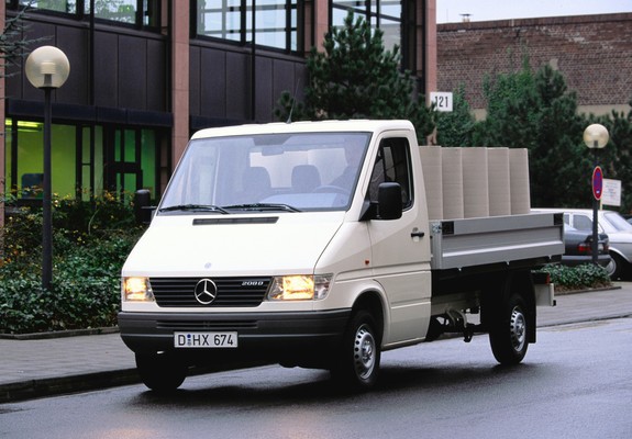 Images of Mercedes-Benz Sprinter Pickup 1995–2000
