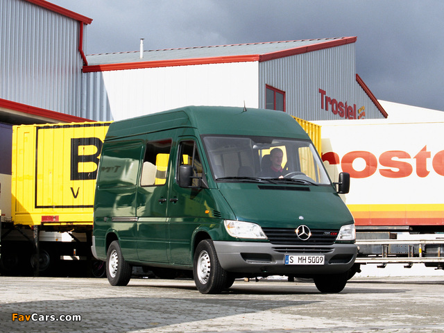 Images of Mercedes-Benz Sprinter Van 2000–06 (640 x 480)