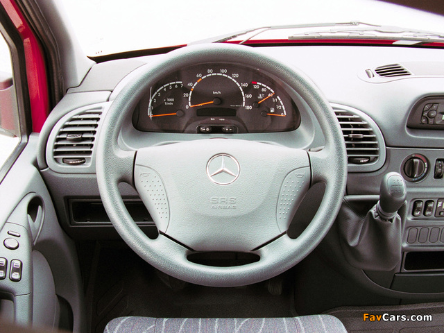 Images of Mercedes-Benz Sprinter 2000–06 (640 x 480)