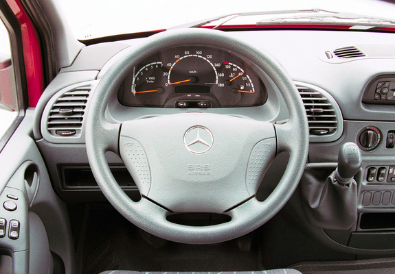 Images of Mercedes-Benz Sprinter 2000–06
