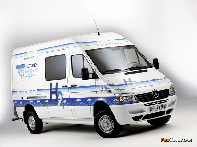 Images of Mercedes-Benz Sprinter Fuel Cell Drive System Concept 2001 (640 x 480)