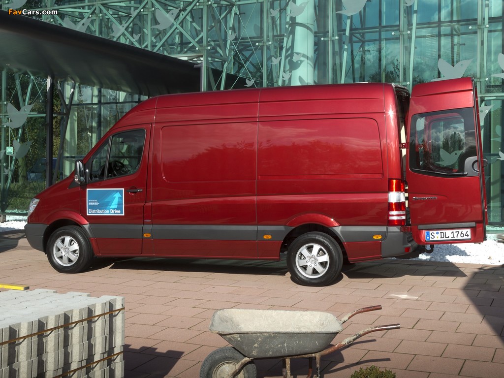 Images of Mercedes-Benz Sprinter High Roof Van (W906) 2006–13 (1024 x 768)