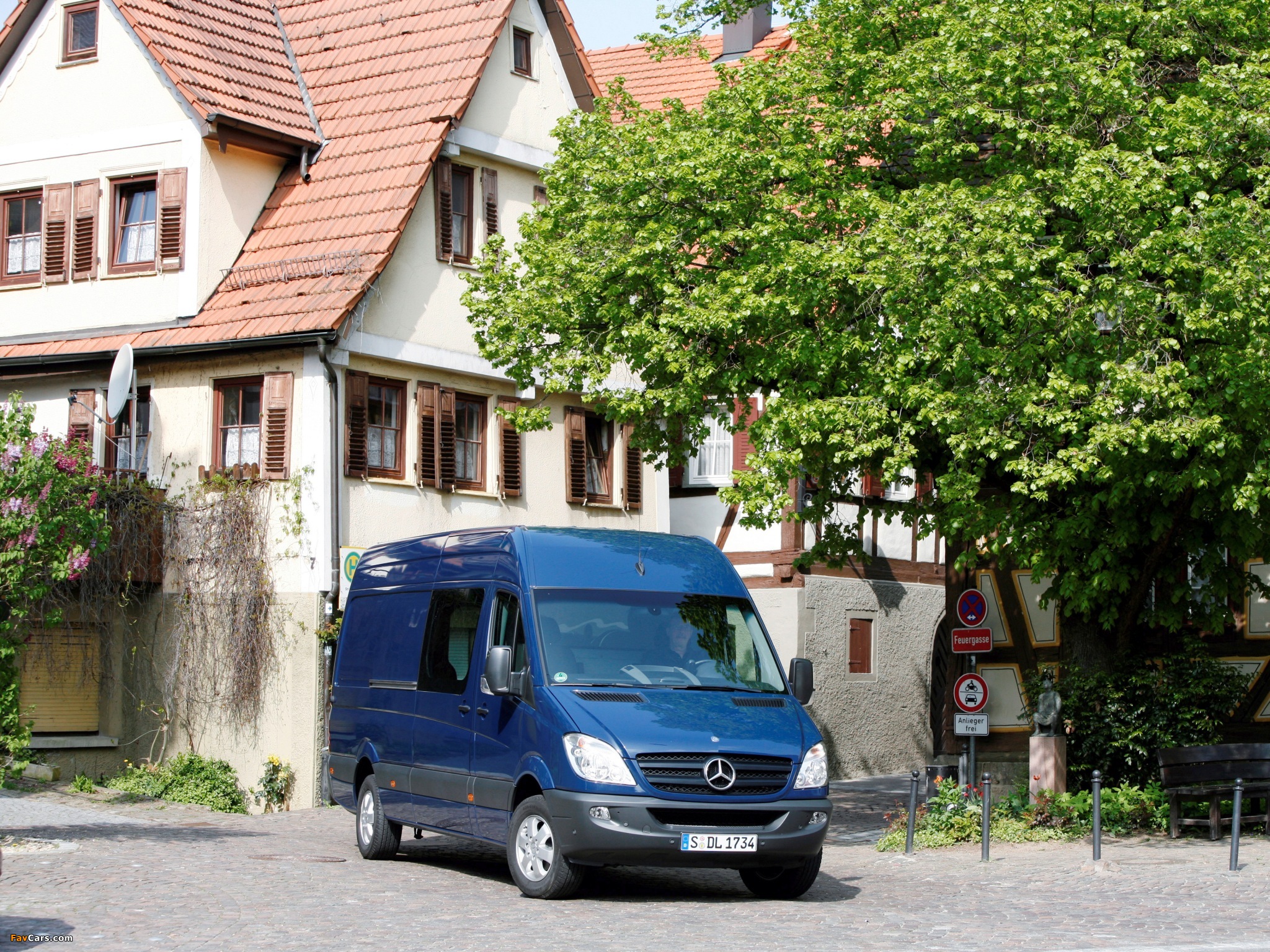 Images of Mercedes-Benz Sprinter LWB High Roof Van (W906) 2006–13 (2048 x 1536)