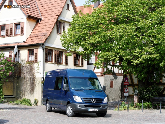 Images of Mercedes-Benz Sprinter LWB High Roof Van (W906) 2006–13 (640 x 480)