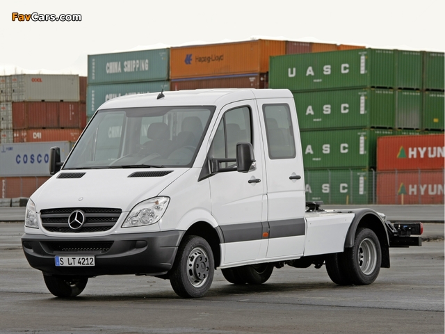 Images of Mercedes-Benz Sprinter Double Cab Tractor (W906) 2006–13 (640 x 480)
