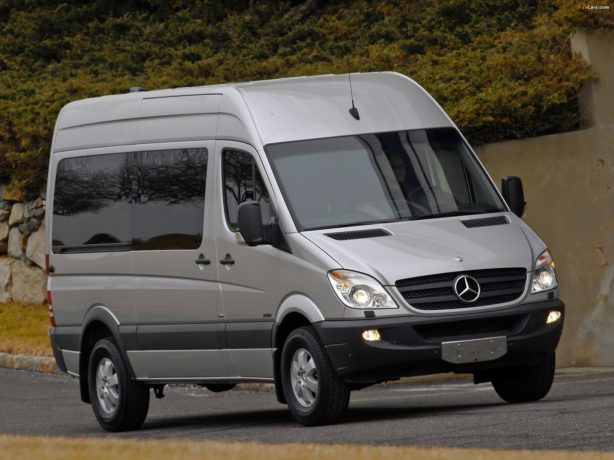 Images of Mercedes-Benz Sprinter 2500 Passenger Van (W906) 2006–13 (2048 x 1536)