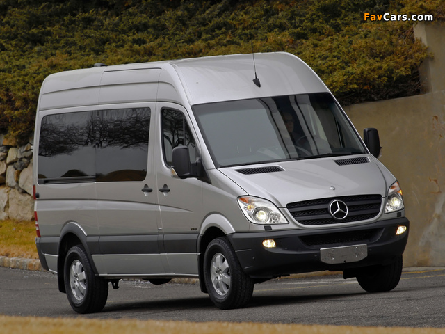 Images of Mercedes-Benz Sprinter 2500 Passenger Van (W906) 2006–13 (640 x 480)