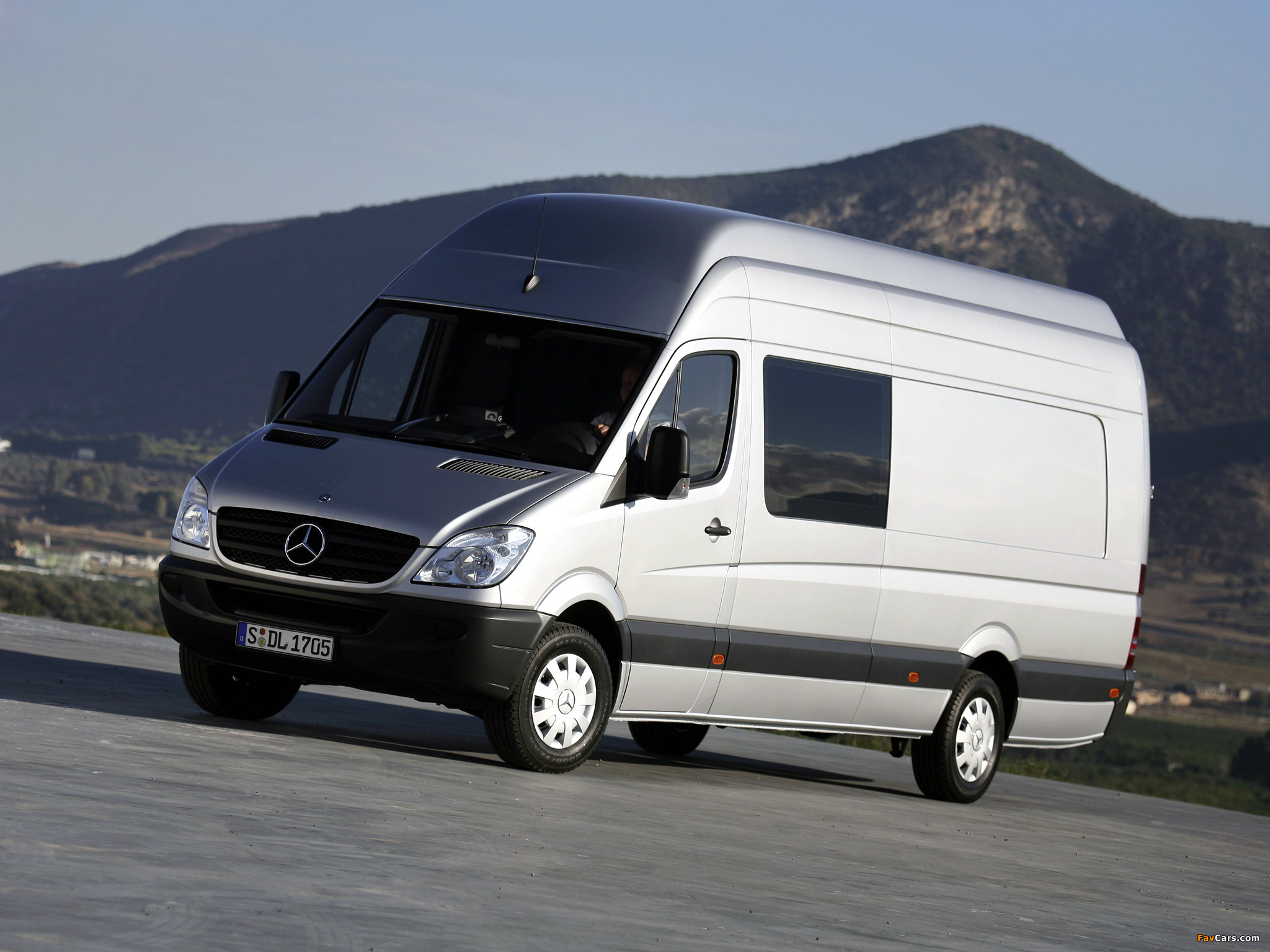 Images of Mercedes-Benz Sprinter Van XL (W906) 2006–13 (2048 x 1536)