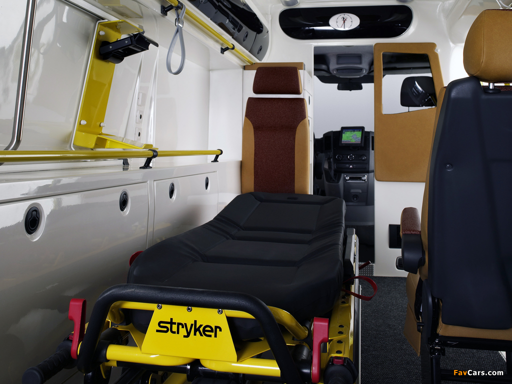 Images of Tamlans Mercedes-Benz Sprinter Ambulance (W906) 2006 (1024 x 768)