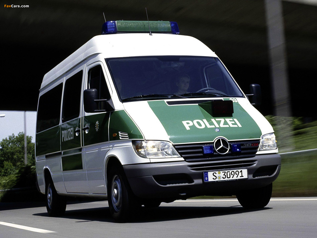 Mercedes-Benz Sprinter Polizei 2000–06 photos (1280 x 960)