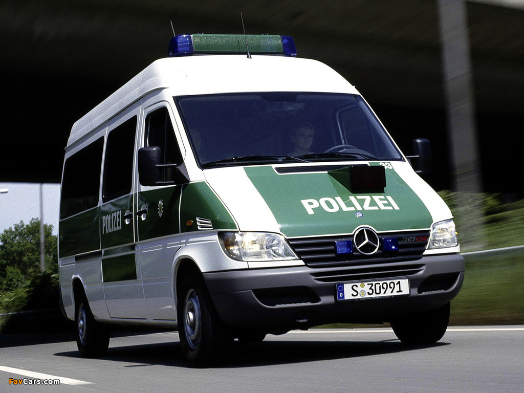 Mercedes-Benz Sprinter Polizei 2000–06 photos (1024 x 768)