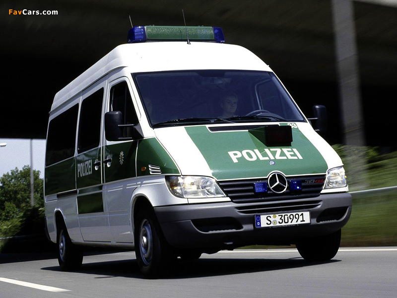 Mercedes-Benz Sprinter Polizei 2000–06 photos (800 x 600)
