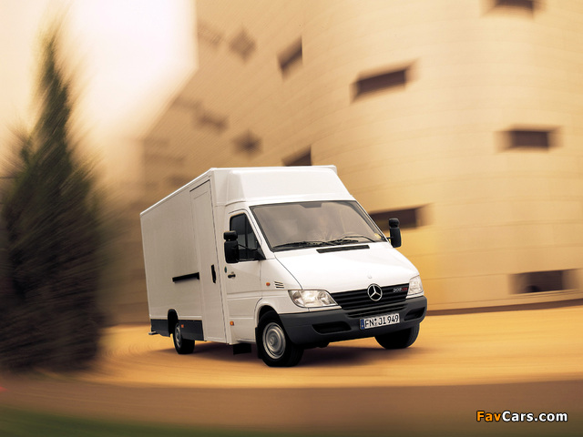 Mercedes-Benz Sprinter Chassis 2000–06 wallpapers (640 x 480)