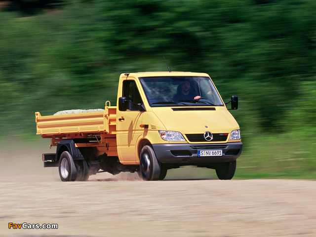 Mercedes-Benz Sprinter Pickup 2002–06 images (640 x 480)