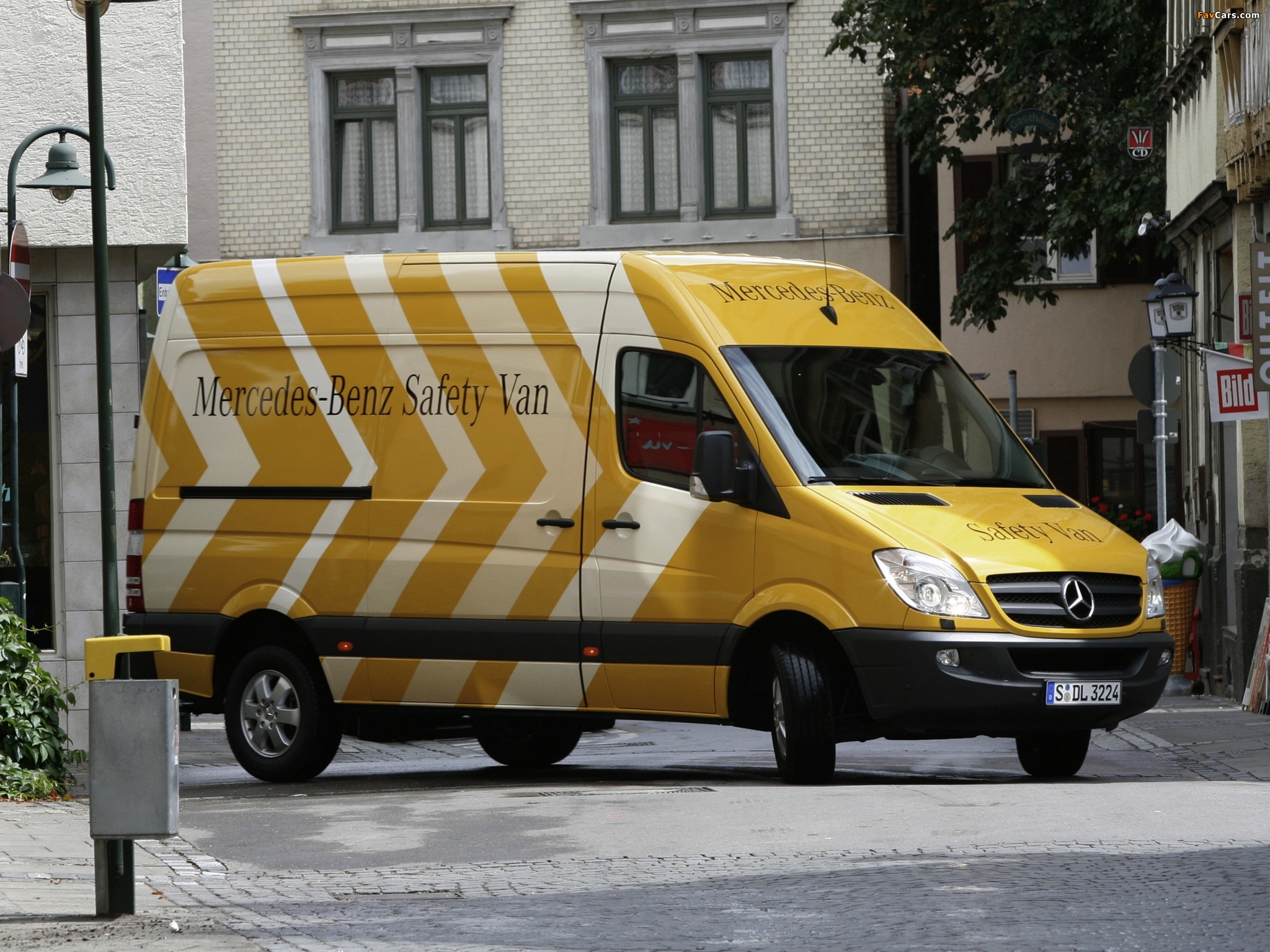 Mercedes-Benz Sprinter High Roof Van (W906) 2006–13 photos (2048 x 1536)