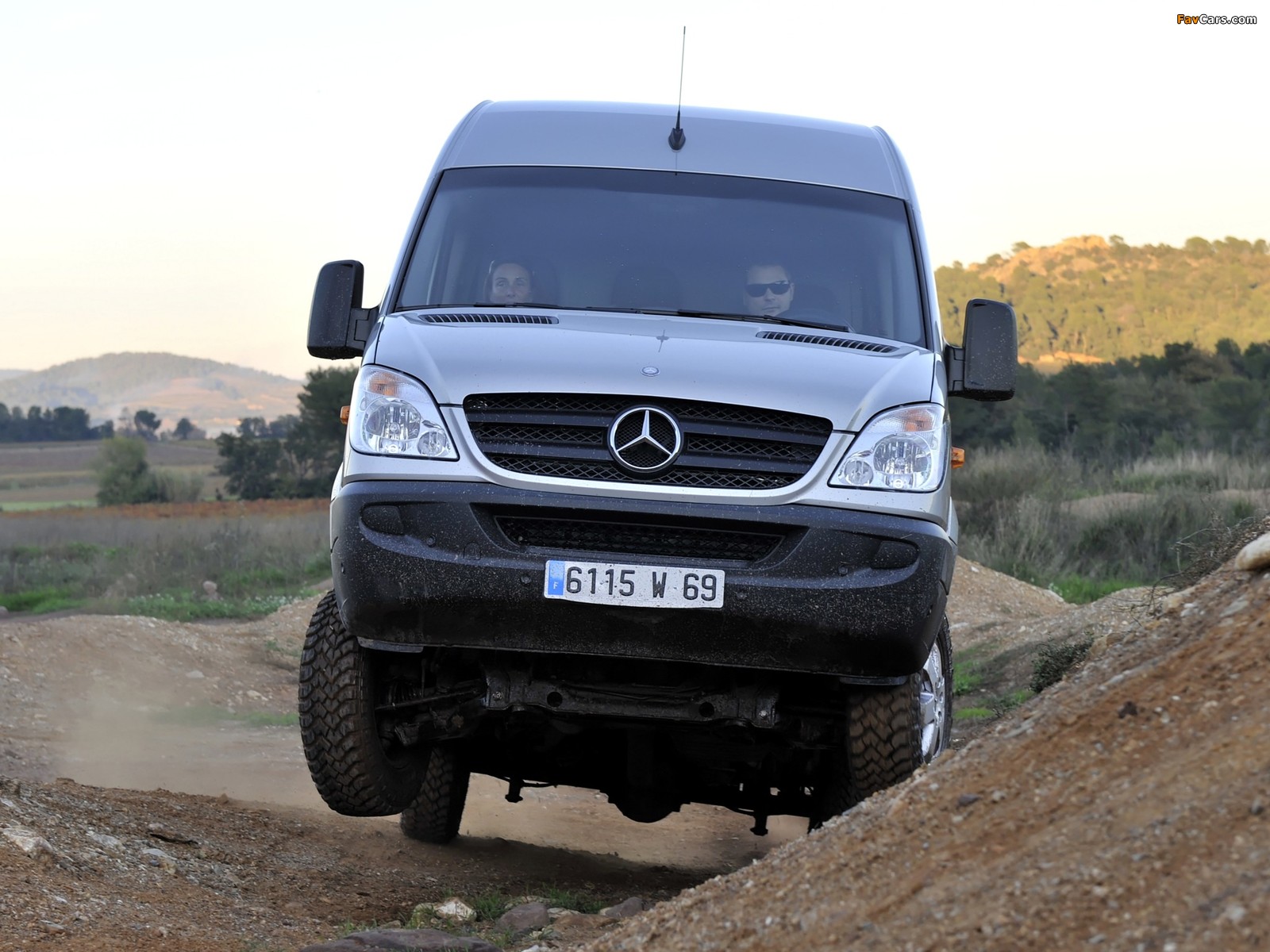 Mercedes-Benz Sprinter High Roof Van 4x4 (W906) 2009–13 pictures (1600 x 1200)