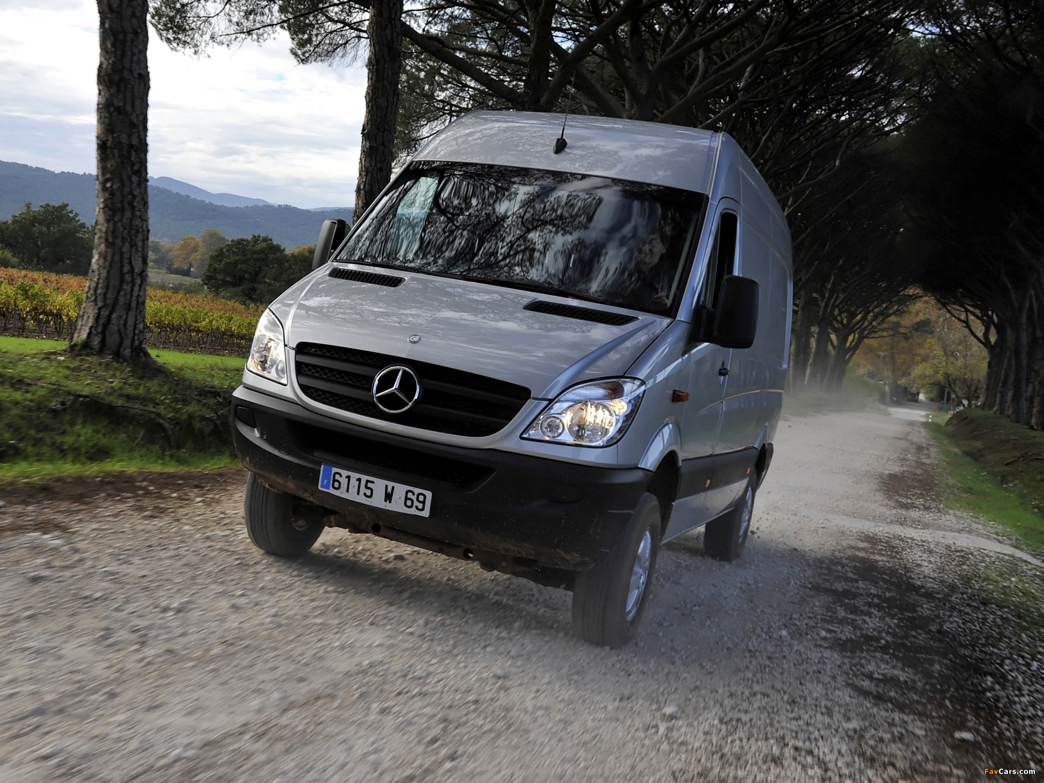 Mercedes-Benz Sprinter High Roof Van 4x4 (W906) 2009–13 pictures (2048 x 1536)