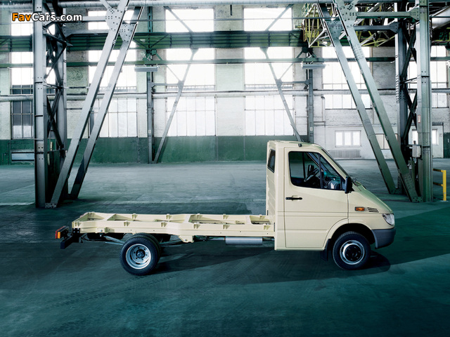 Photos of Mercedes-Benz Sprinter Chassis 2000–06 (640 x 480)