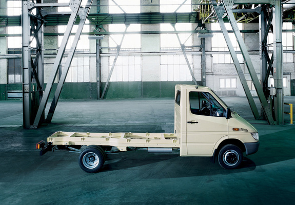 Photos of Mercedes-Benz Sprinter Chassis 2000–06