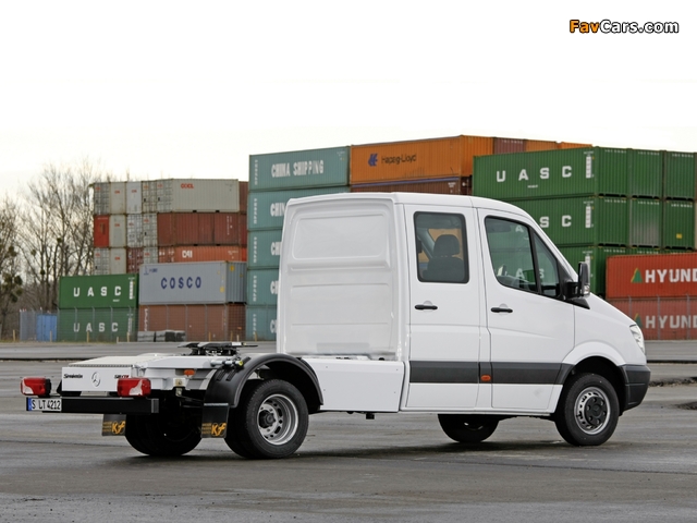 Photos of Mercedes-Benz Sprinter Double Cab Tractor (W906) 2006–13 (640 x 480)