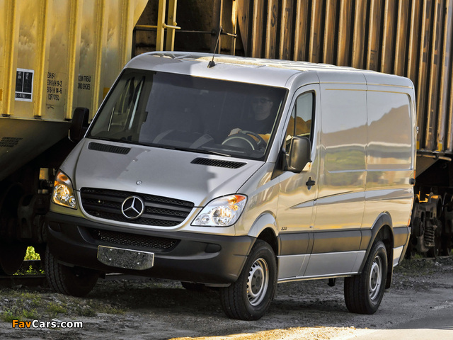 Photos of Mercedes-Benz Sprinter 2500 Cargo (W906) 2006–13 (640 x 480)