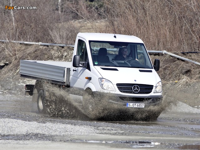 Photos of Mercedes-Benz Sprinter Tipper 4x4 (W906) 2009–13 (640 x 480)