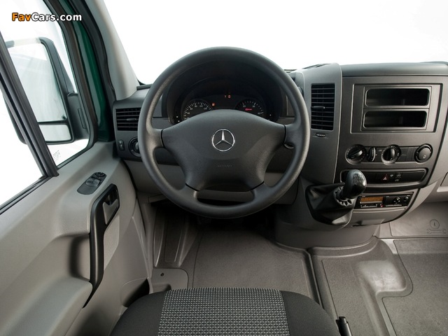 Photos of Mercedes-Benz Sprinter Van BR-spec (W906) 2011 (640 x 480)