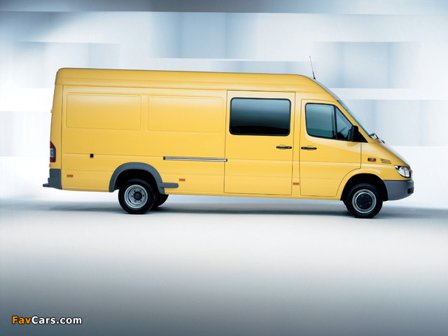 Pictures of Mercedes-Benz Sprinter Van 2000–06 (640 x 480)