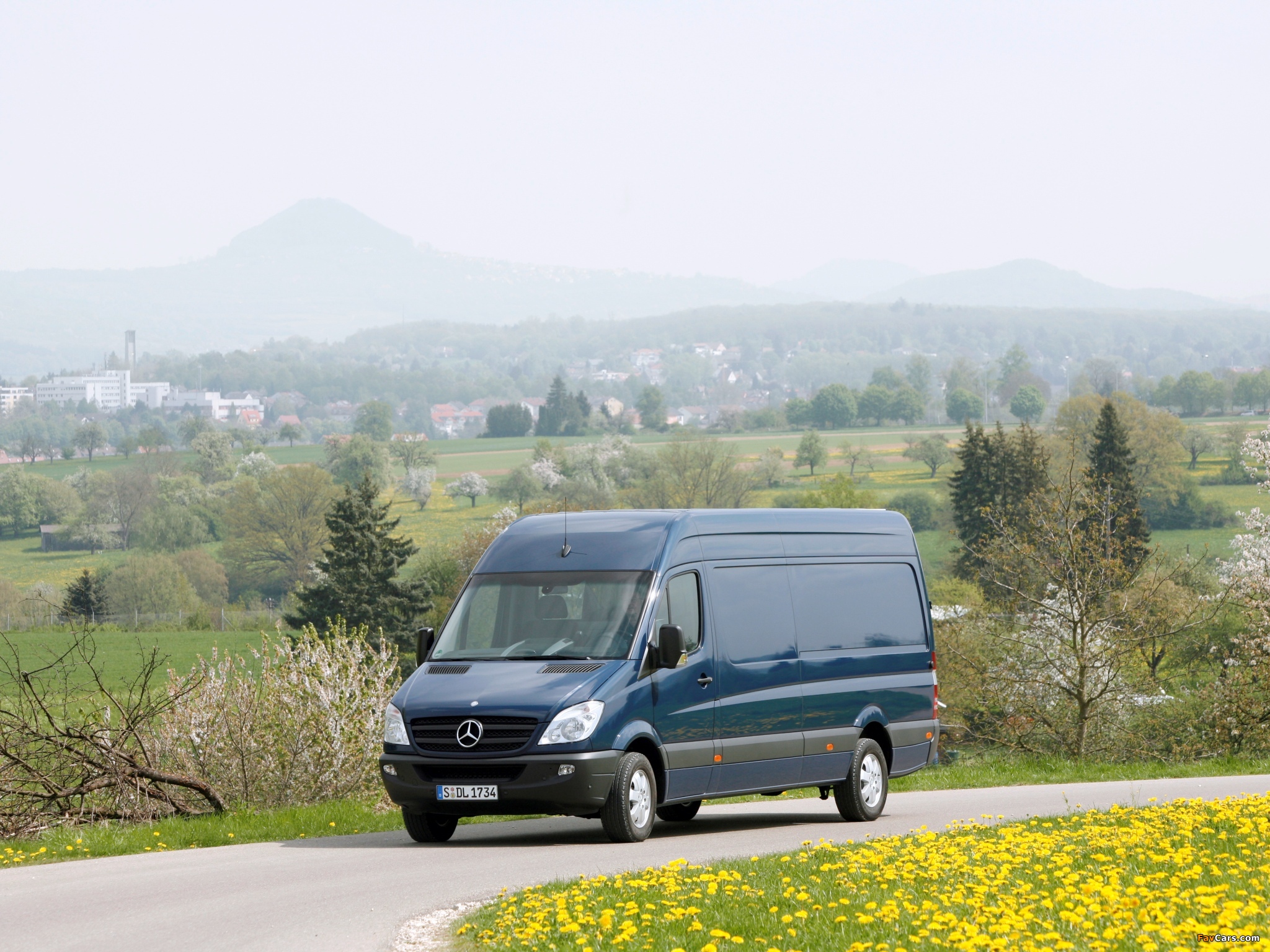 Pictures of Mercedes-Benz Sprinter LWB High Roof Van (W906) 2006–13 (2048 x 1536)