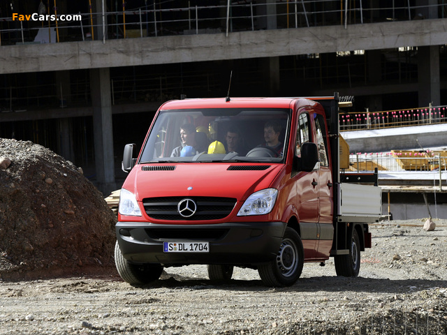 Pictures of Mercedes-Benz Sprinter Double Cab Dropside (W906) 2006–13 (640 x 480)