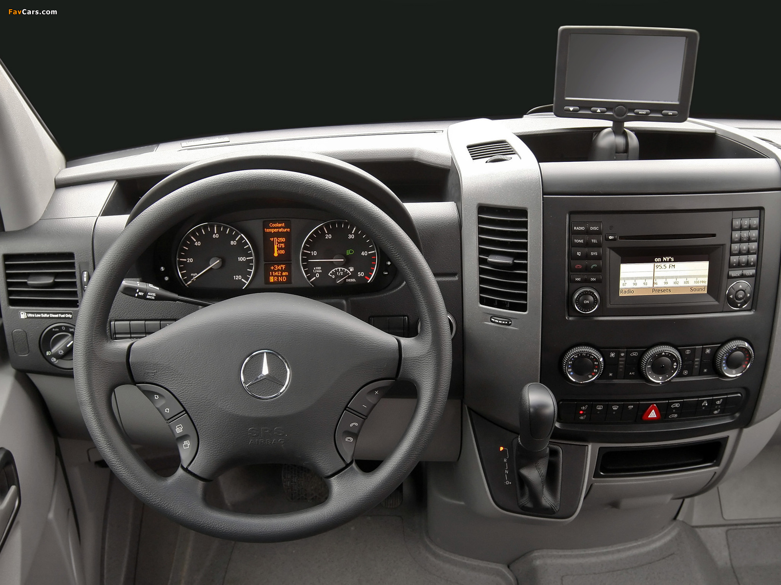 Pictures of Mercedes-Benz Sprinter 2500 Passenger Van (W906) 2006–13 (1600 x 1200)