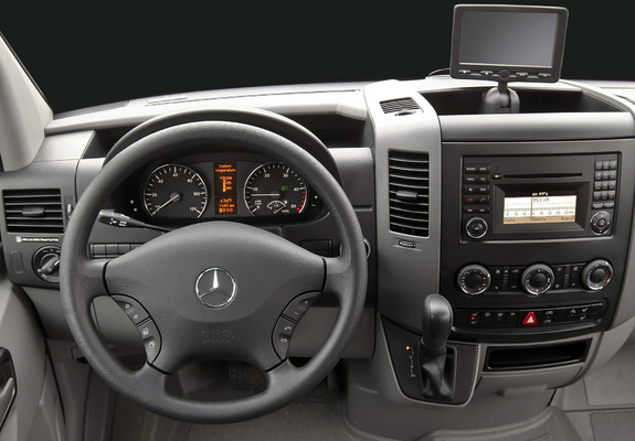Pictures of Mercedes-Benz Sprinter 2500 Passenger Van (W906) 2006–13