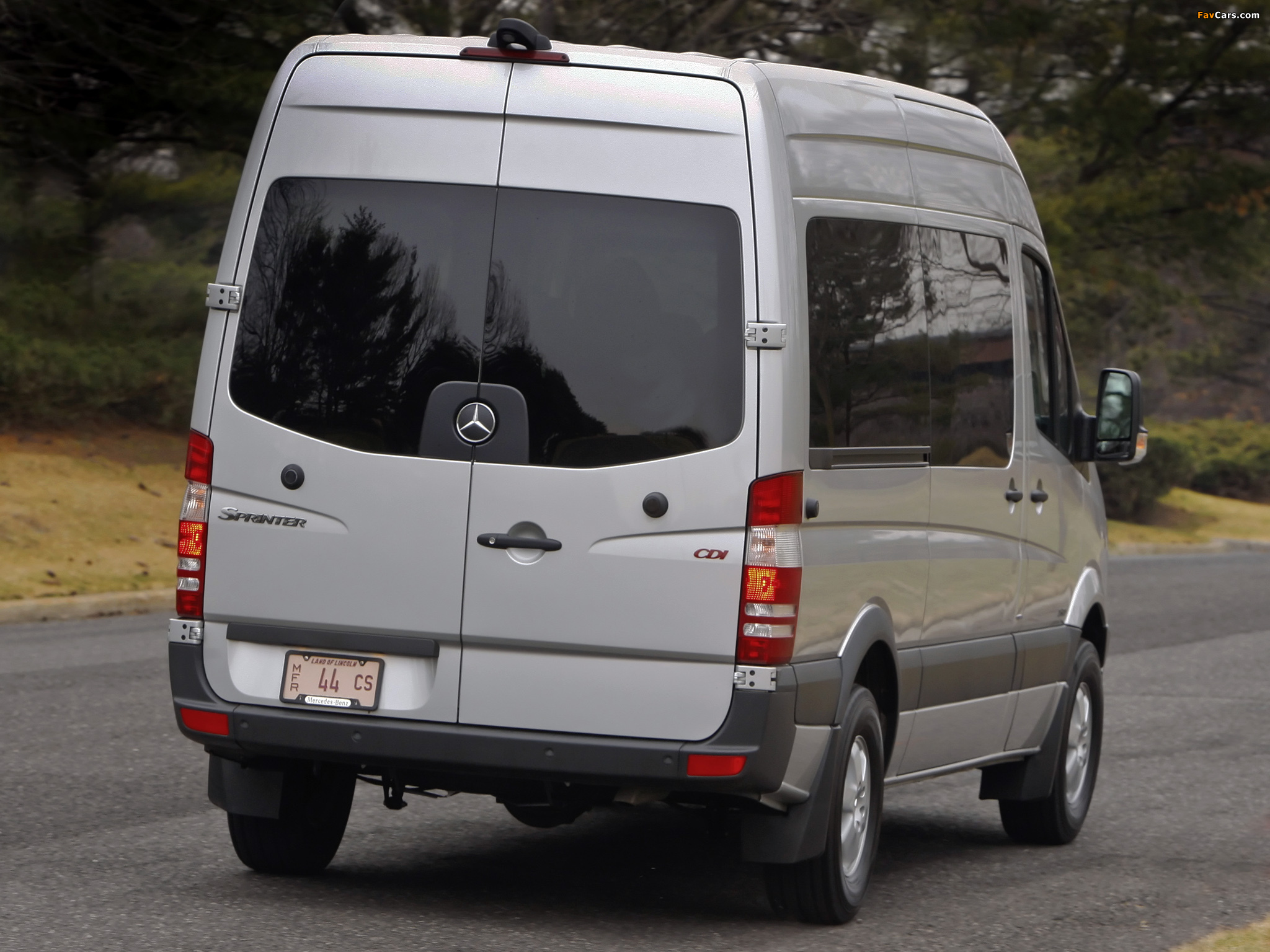 Pictures of Mercedes-Benz Sprinter 2500 Passenger Van (W906) 2006–13 (2048 x 1536)