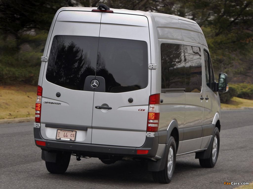 Pictures of Mercedes-Benz Sprinter 2500 Passenger Van (W906) 2006–13 (1024 x 768)