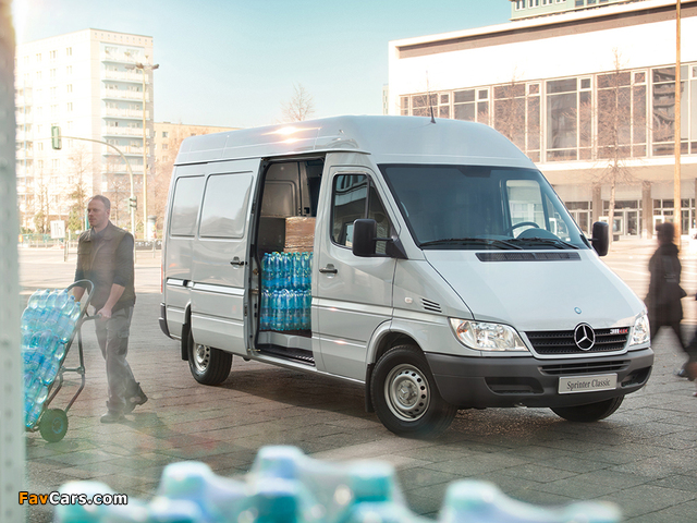 Pictures of Mercedes-Benz Sprinter Classic Van 2013 (640 x 480)