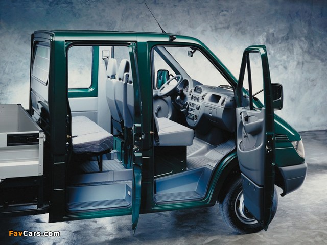Mercedes-Benz Sprinter Double Cab Pickup 2000–06 wallpapers (640 x 480)