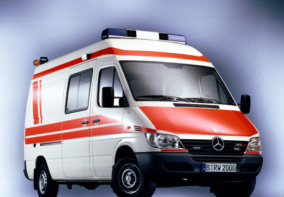 Mercedes-Benz Sprinter Ambulance 2000–06 wallpapers