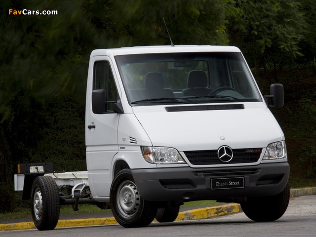 Mercedes-Benz Sprinter Street Chassis 2002–11 wallpapers (640 x 480)
