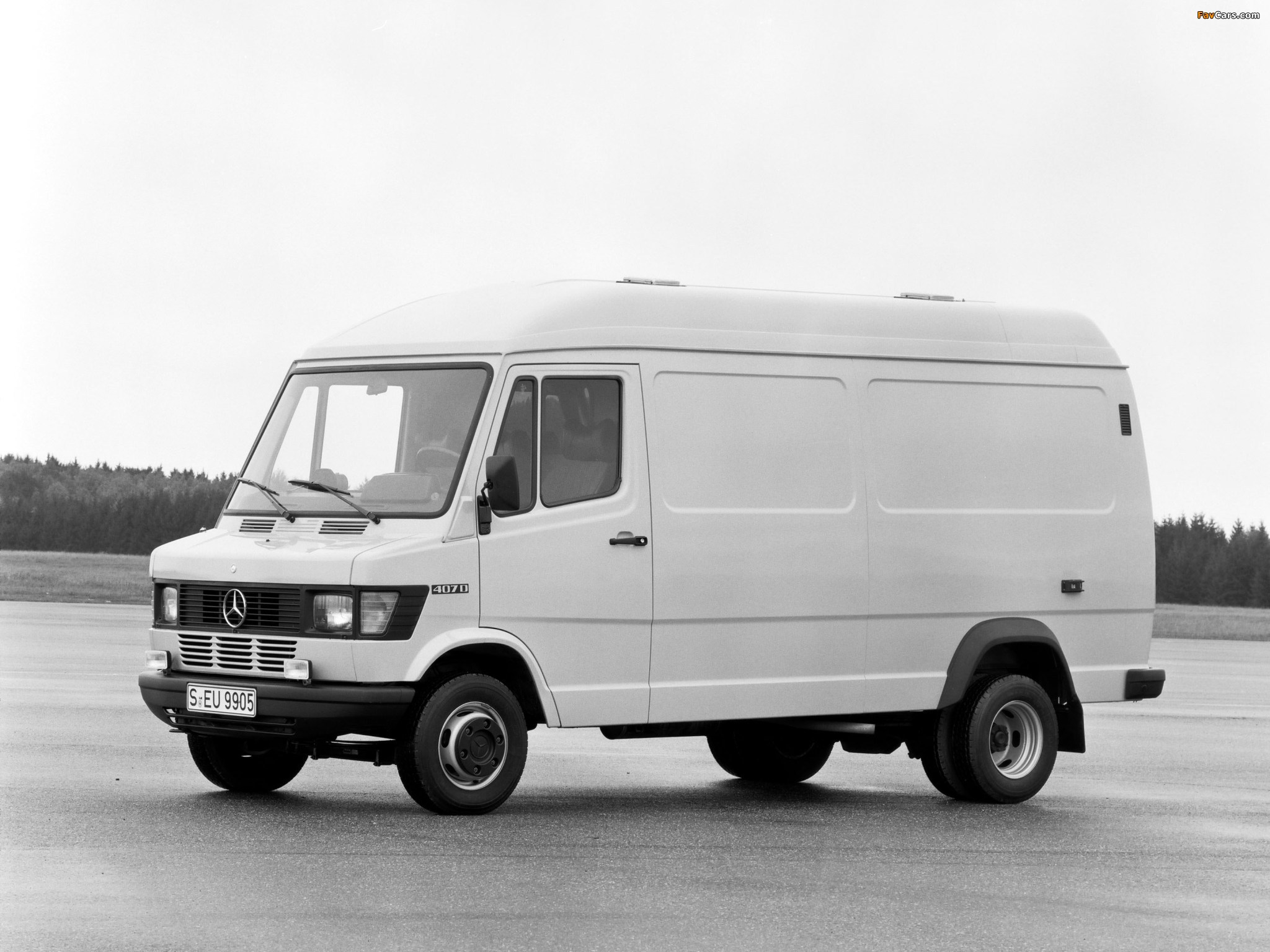 Pictures of Mercedes-Benz T1 407D Kastenwagen mit Hochdach (611) 1981–89 (2048 x 1536)