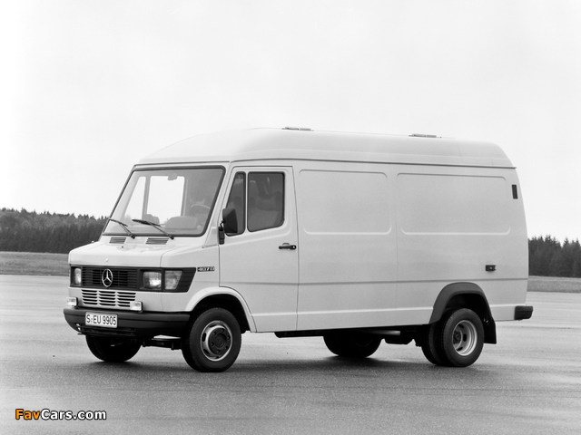 Pictures of Mercedes-Benz T1 407D Kastenwagen mit Hochdach (611) 1981–89 (640 x 480)