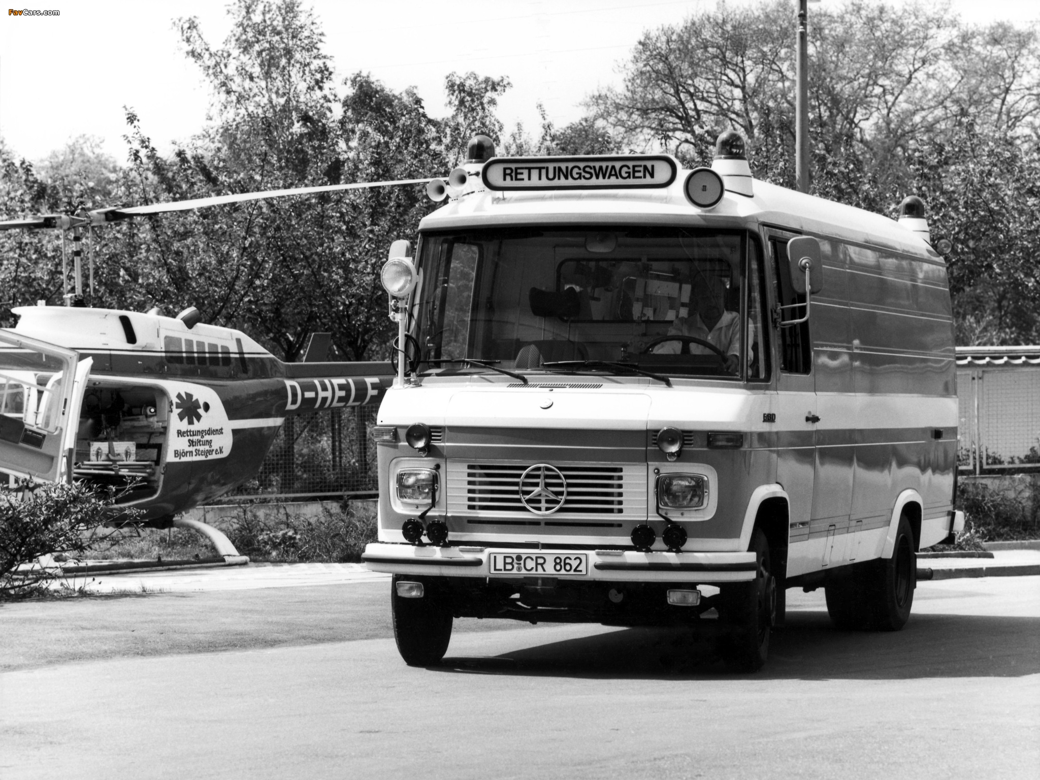 Images of Mercedes-Benz L613D Rettungswagen 1967–86 (2048 x 1536)