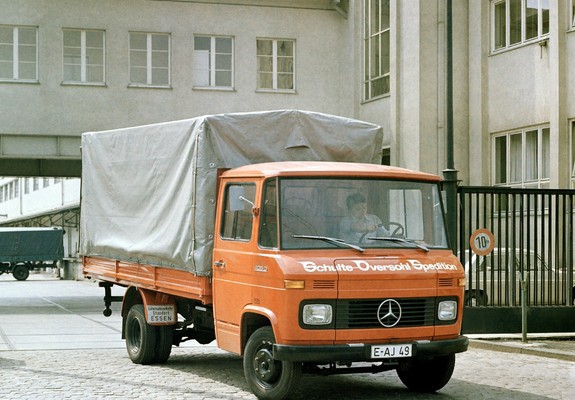 Images of Mercedes-Benz L406D-G Pritschenwagen (309) 1968–74