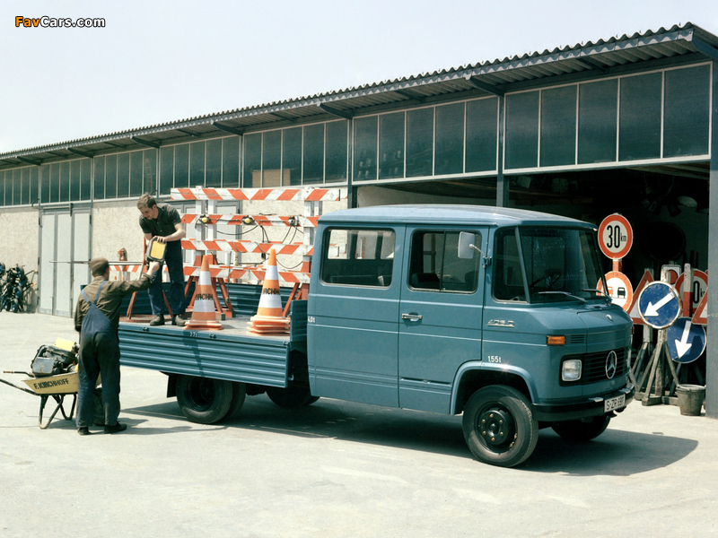 Images of Mercedes-Benz L406D-G Pritschenwagen mit Doppelkabine (309) 1968–74 (800 x 600)