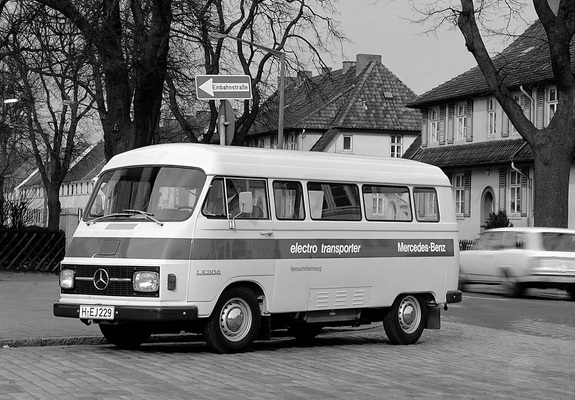 Pictures of Mercedes-Benz LE306 Electro Transporter 1972