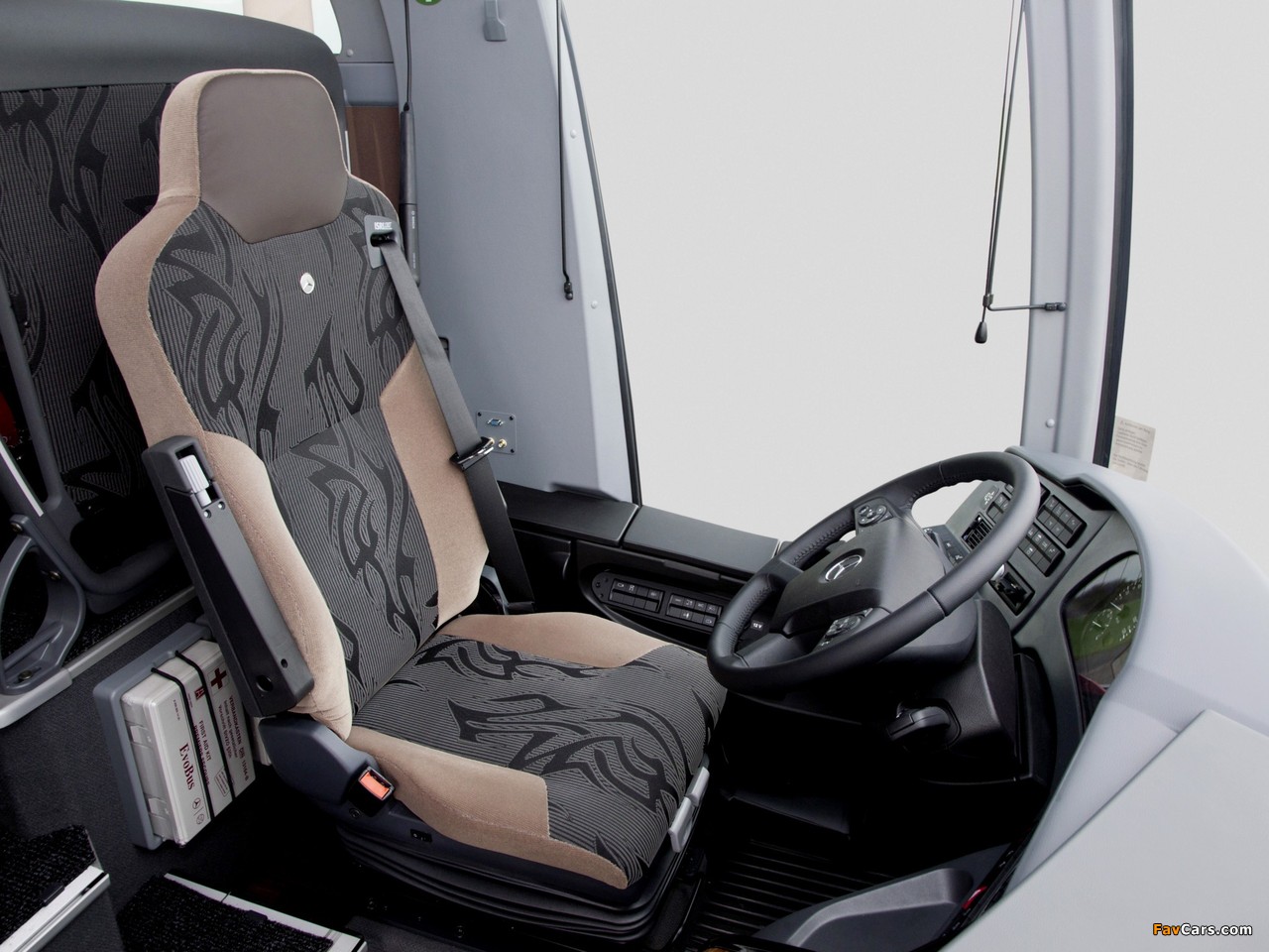 Images of Mercedes-Benz Travego Edition 1 (O580) 2011 (1280 x 960)