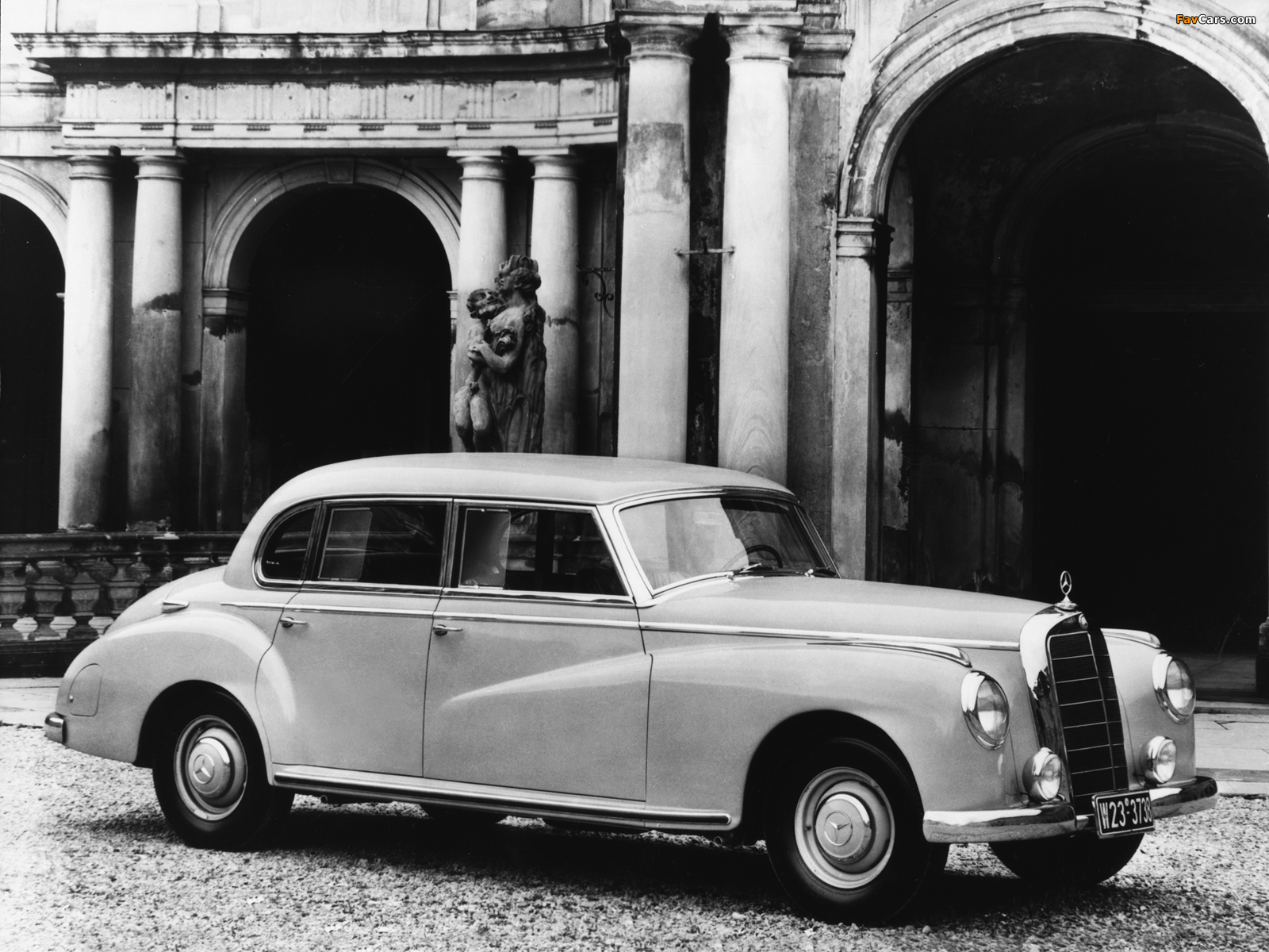 Images of Mercedes-Benz 300 Limousine (W186) 1951–57 (1600 x 1200)