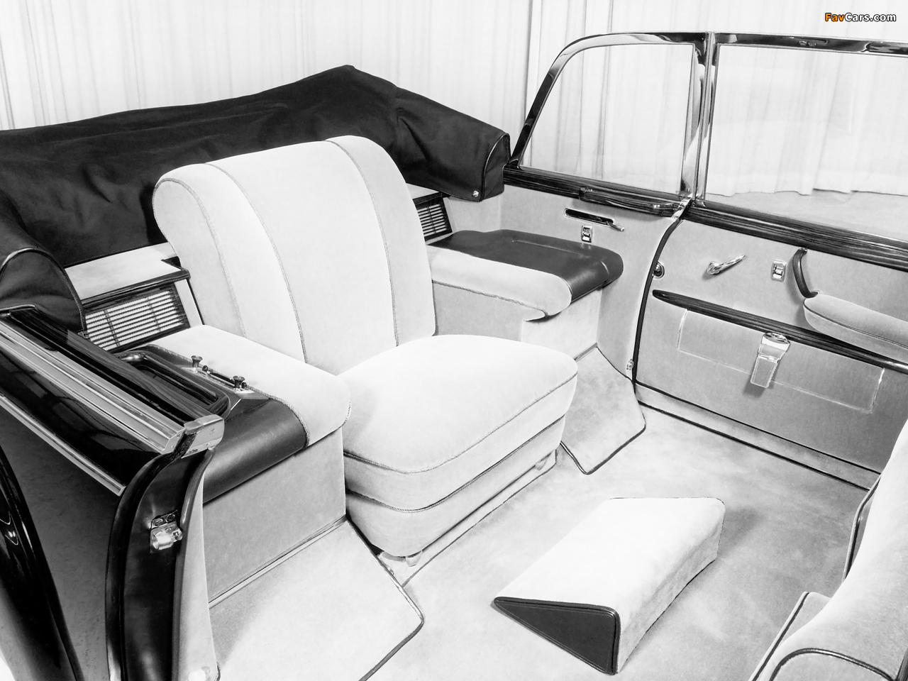 Photos of Mercedes-Benz 300d Pullman Landaulet Popemobile (W189) 1960 (1280 x 960)
