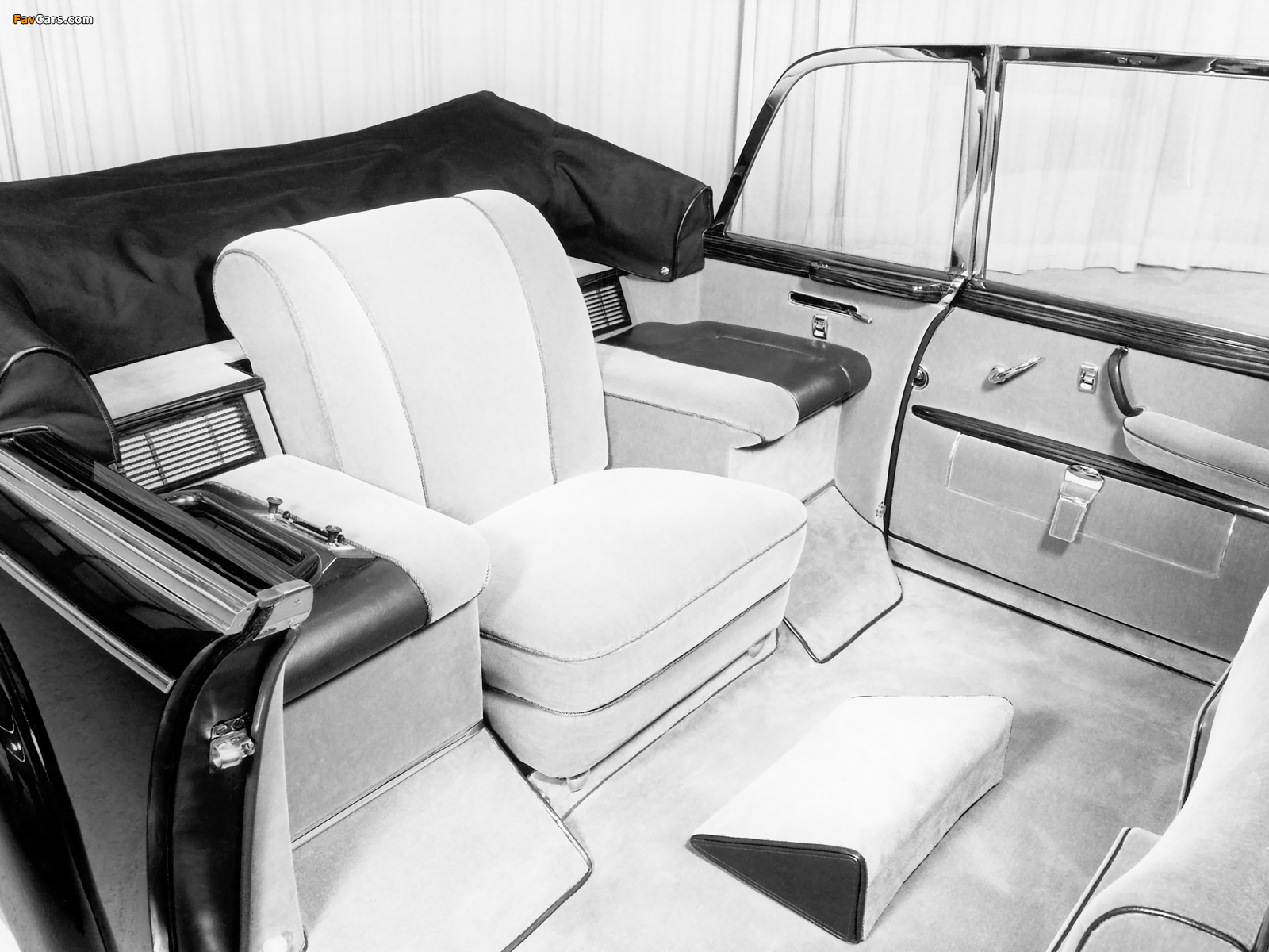 Photos of Mercedes-Benz 300d Pullman Landaulet Popemobile (W189) 1960 (1600 x 1200)