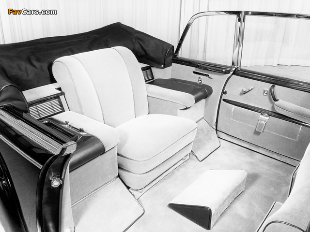 Photos of Mercedes-Benz 300d Pullman Landaulet Popemobile (W189) 1960 (640 x 480)