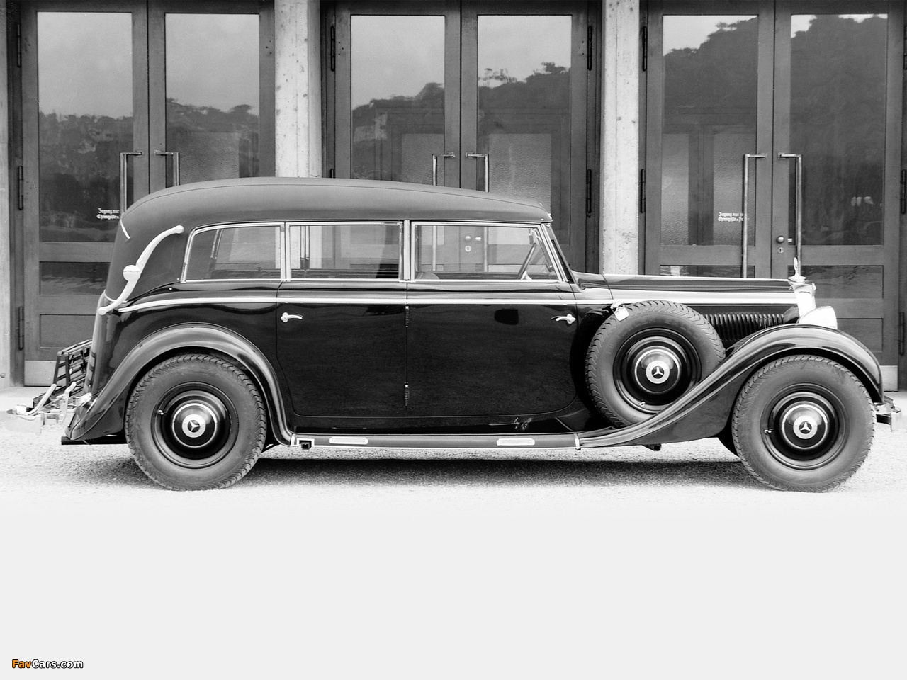 Images of Mercedes-Benz 320 Pullman Cabriolet F 1937–42 (1280 x 960)